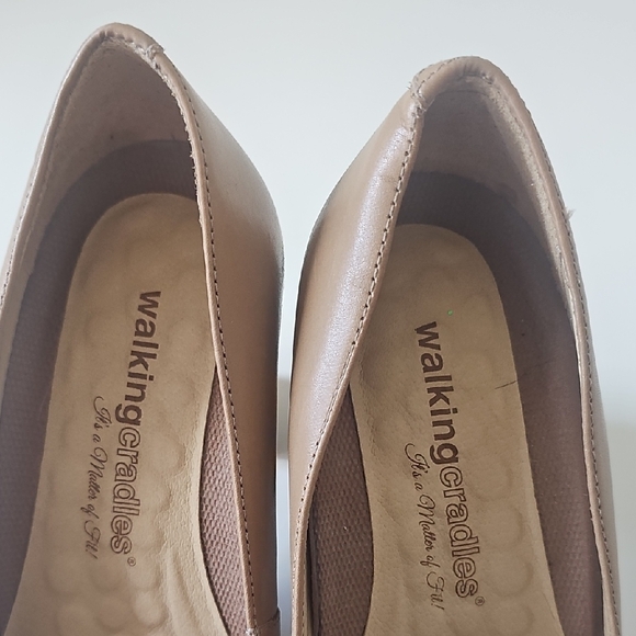 Walking Cradles Tan Chunky Heel Pumps - Picture 2 of 8